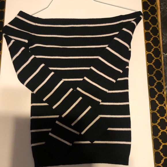 Woman’s American Eagle black & white stretchy Y2k cable knit striped sweater - Picture 2 of 4